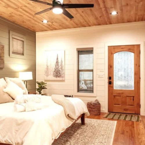 Fireplace and TV in the bedroom!