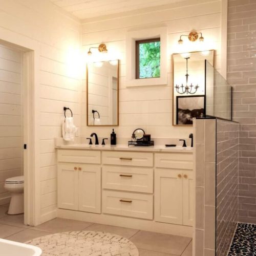 Ensuite Master Bathroom!