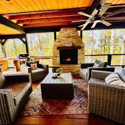 Relax with your coffee or wine around the outdoor fireplace!