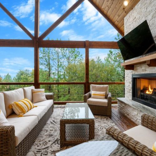 Cabin has 2 Fireplaces, 1 Firetable and a Firepit!