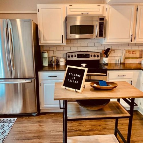 Fully stocked kitchen with quartz countertops!