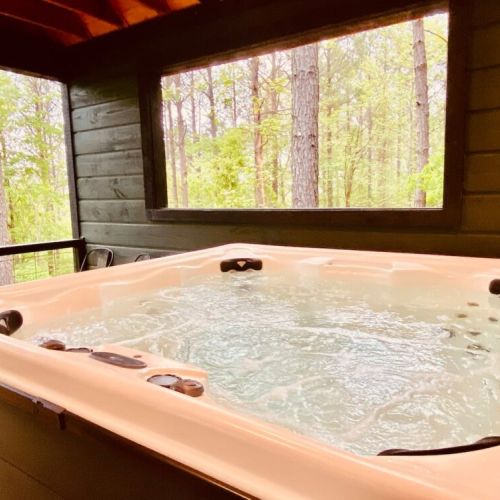 Hot Tub overlooking a forest of tall pines!